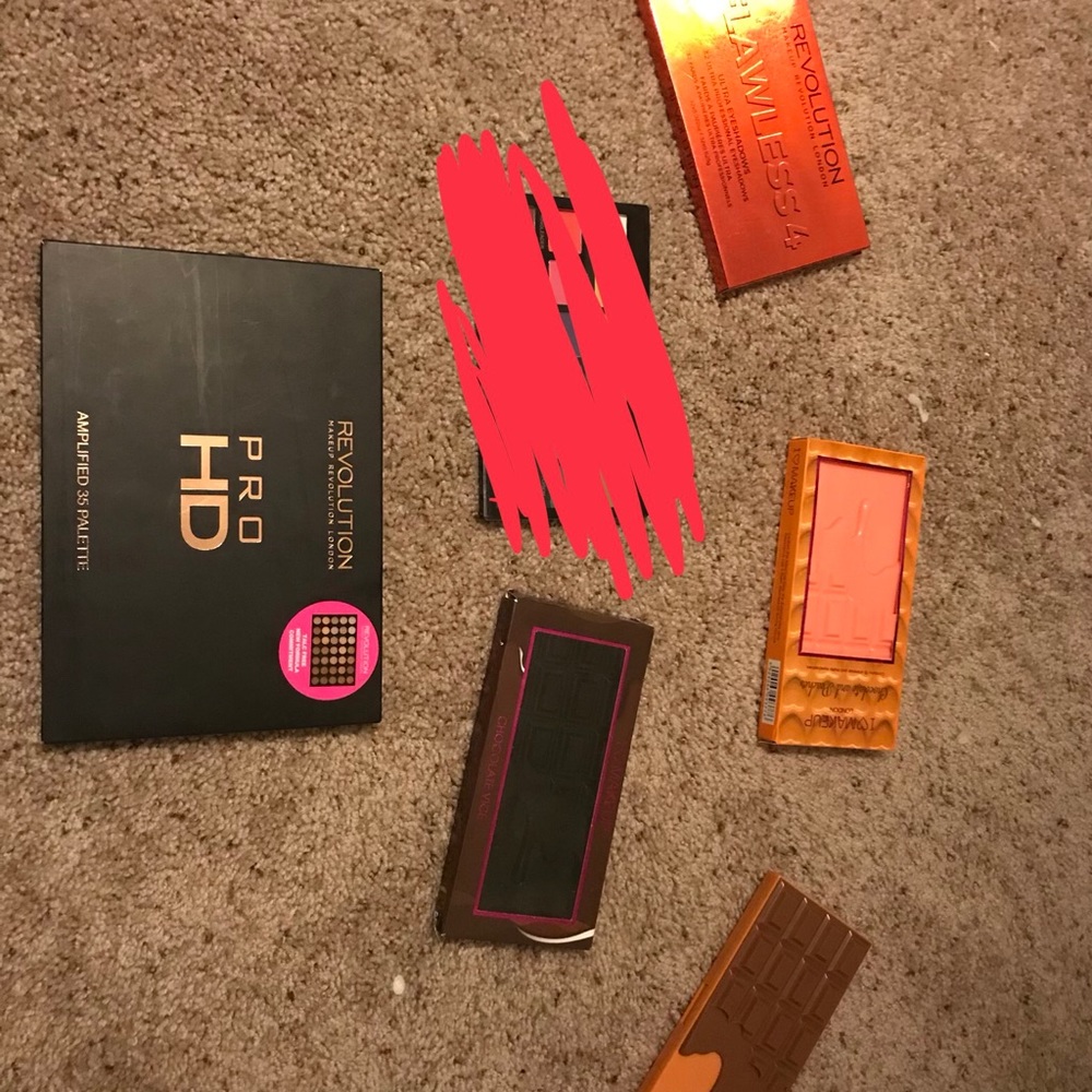 Makeup revolution bundle - Picture 2 of 2
